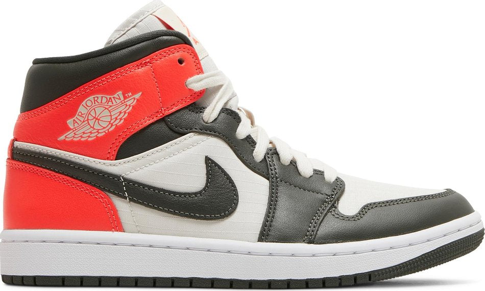 Wmns Air Jordan 1 Mid SE Newsprint