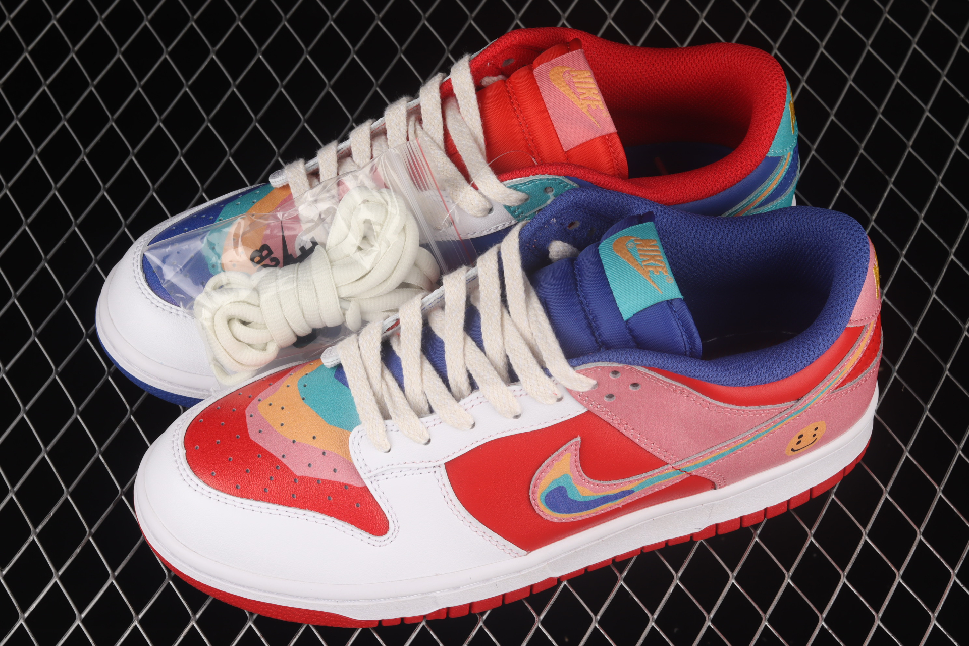 Dunk Low Rainbow LF4587-001