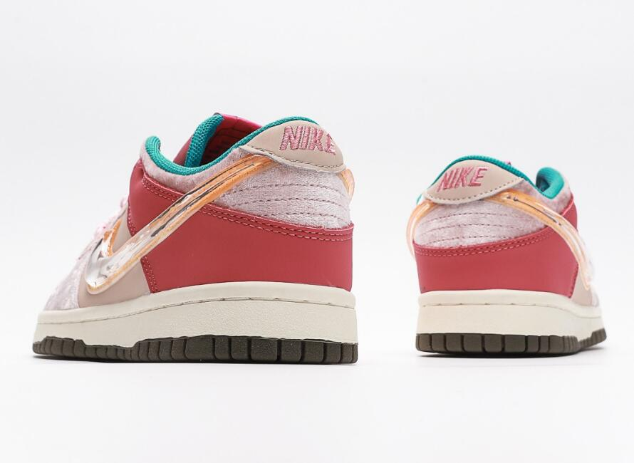 Social Status x Dunk Low GS 'Strawberry Milk' DM3349-600