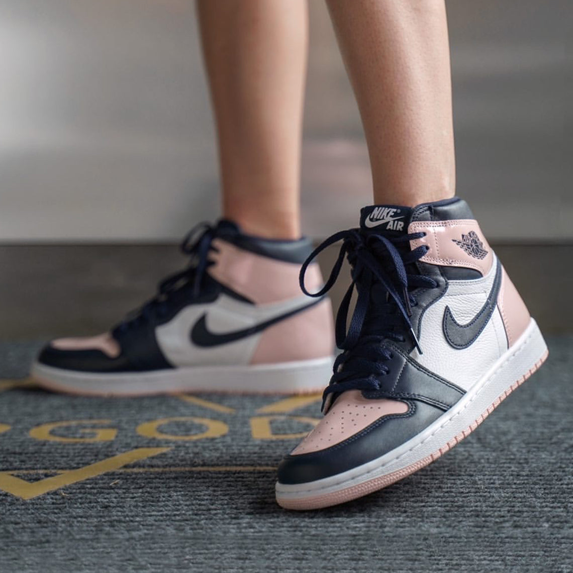 Wmns Air Jordan 1 Retro High OG SE Atmosphere